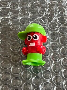 Kinder Surprise Joy Mixart Red Man and Green Sideways Hat #SE722
